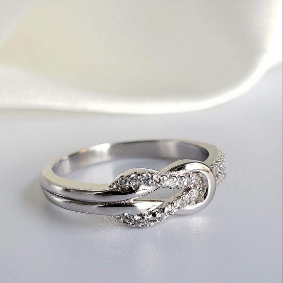 NEW 925 Sterling Silver Pave CZ Diamond Modern Looped Infinity Ring - Picture 5 of 10